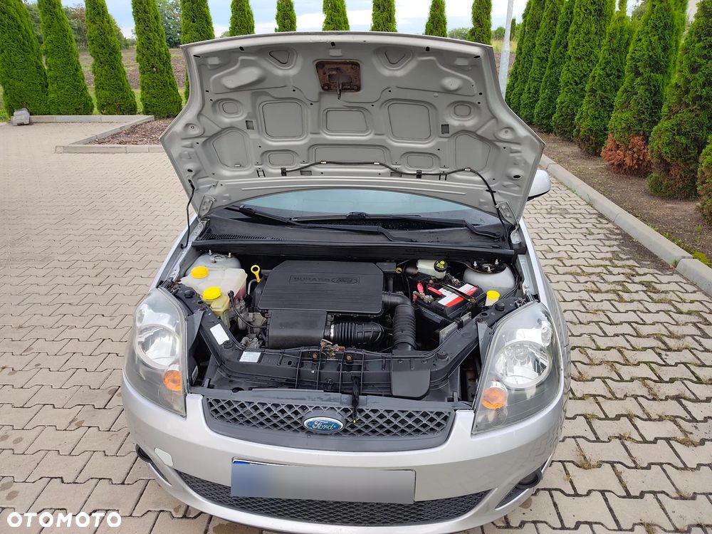 Ford Fiesta 1.3 Ambiente - 36