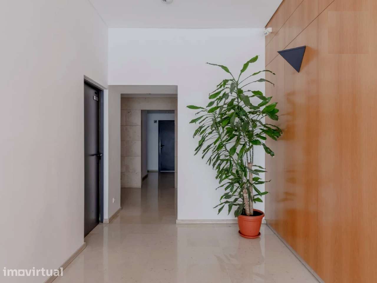 Apartamento T0 com varanda em Campolide - Grande imagem: 2/14