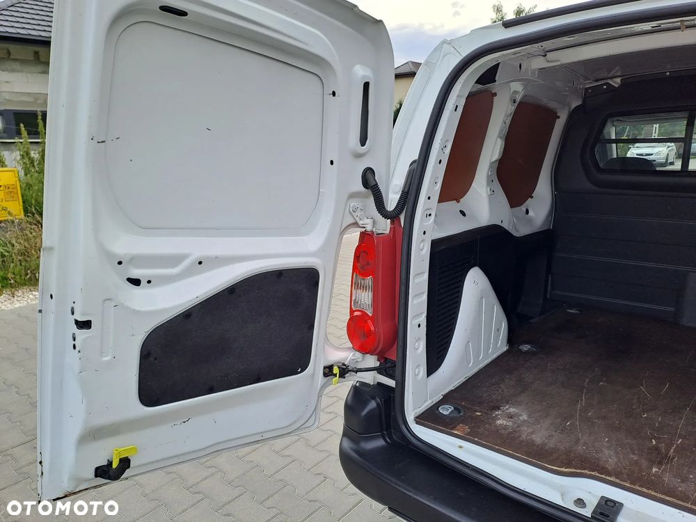 Peugeot Partner 1.6 HDI / 3 osobowy/ Blaszak / Bardzo Ładny/ - 12