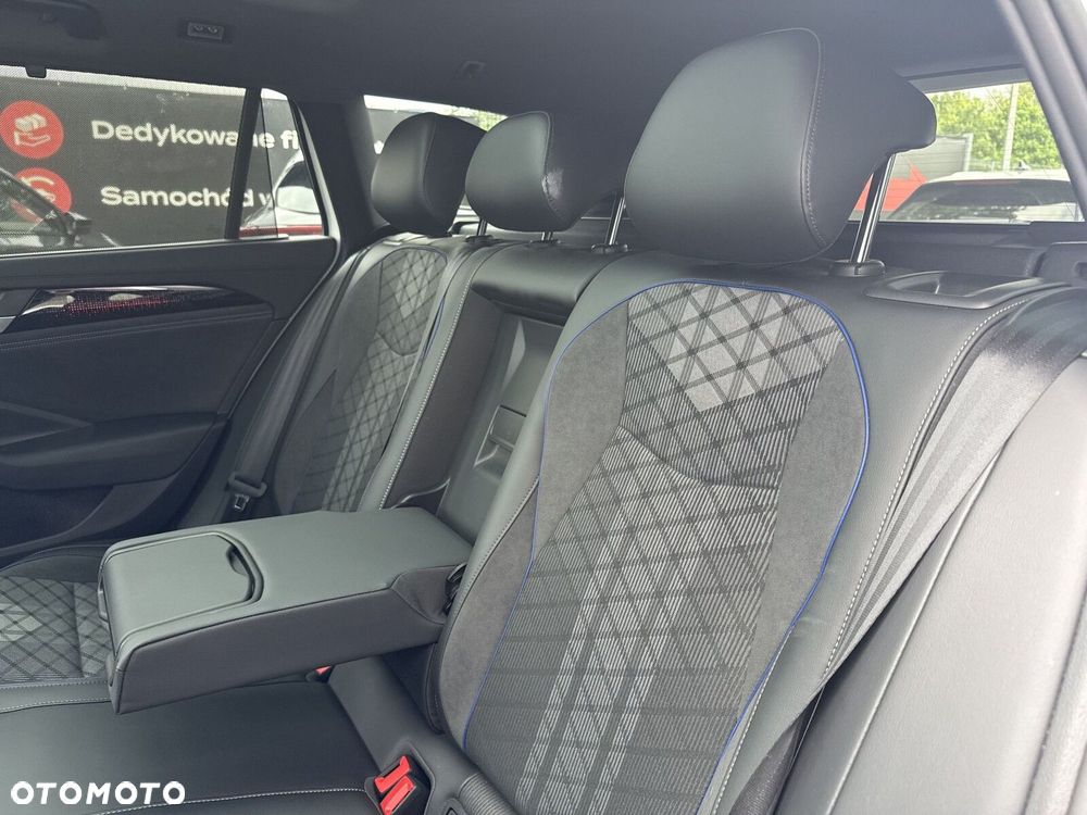 Volkswagen Passat Variant 2.0 TDI SCR 4Mot R-Line DSG - 20