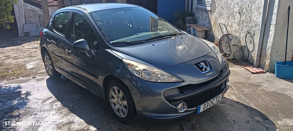 Peugeot 207 - 1