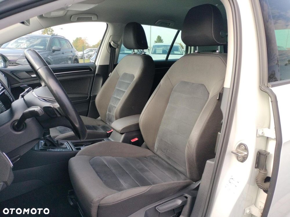 Volkswagen Golf - 11