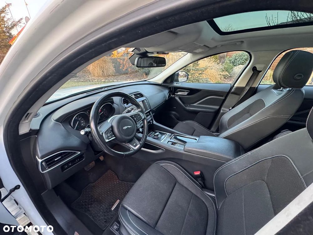 Jaguar F-Pace 2.0 i4P AWD R-Sport - 30