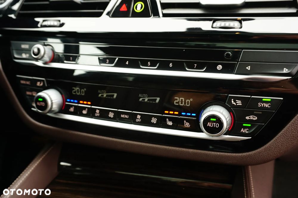 BMW Seria 5 530i xDrive mHEV Luxury Line - 23