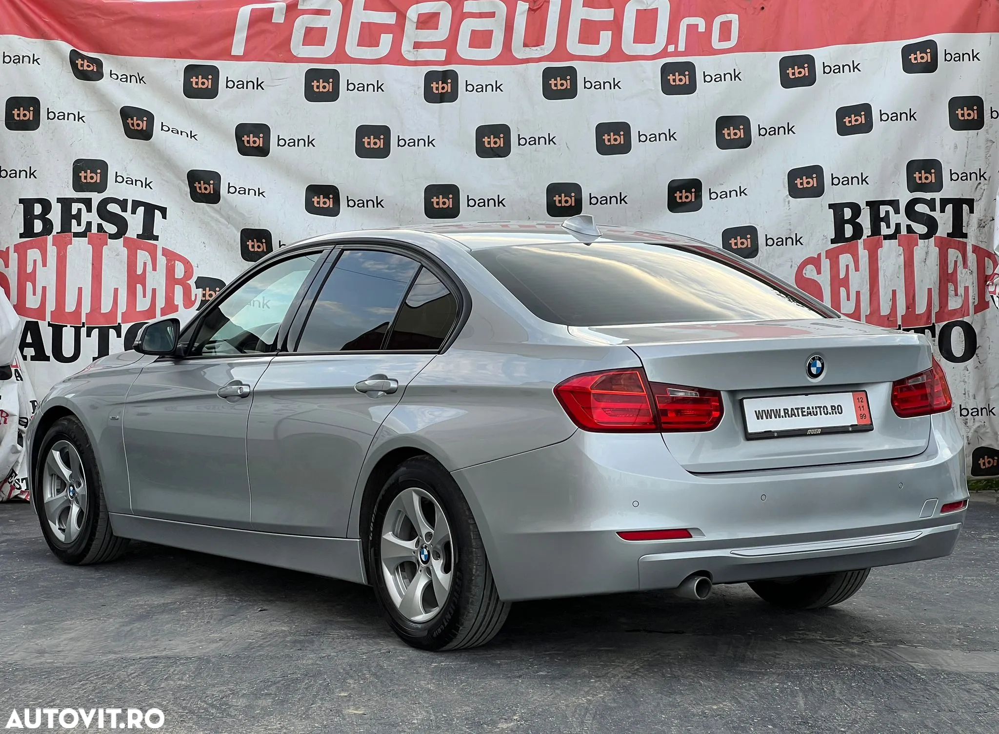BMW Seria 3 320d DPF Touring Aut. - 5