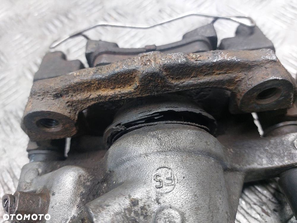 TARCZE HAMULCOWE PRZÓD TYŁ + ZACISK PRZÓD TYŁ FORD FOCUS MK2 1.6 TDCI - 17