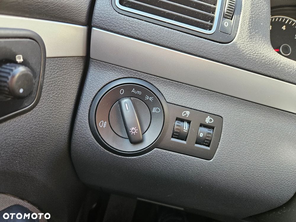 Volkswagen Touran - 20