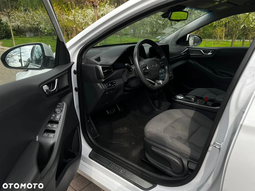 Hyundai IONIQ - 15