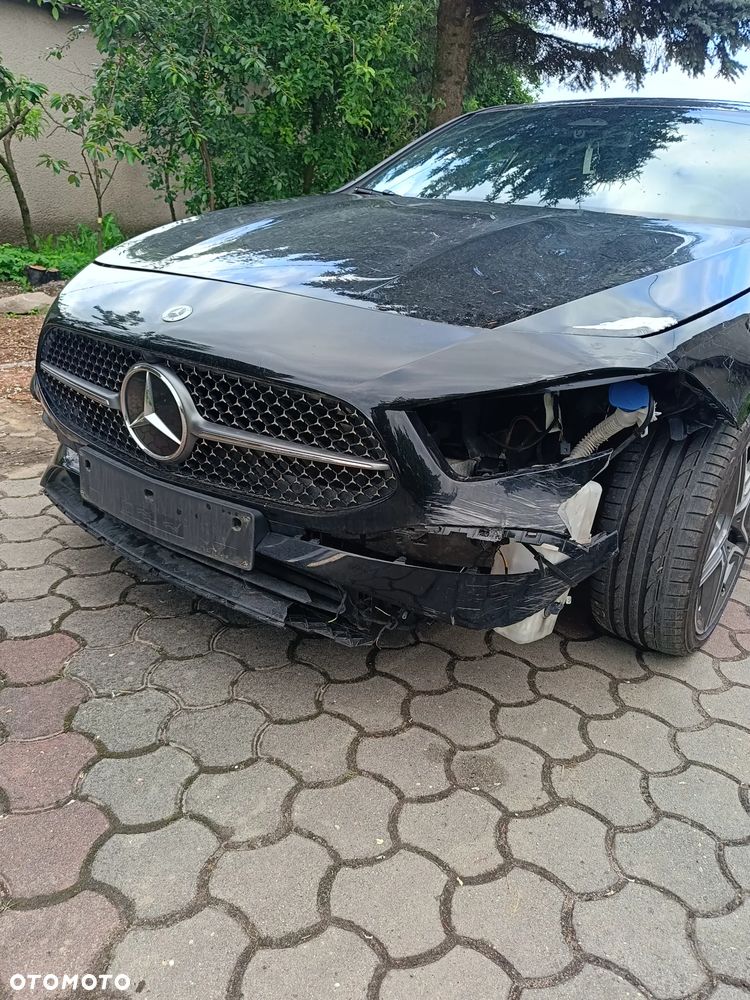 Mercedes-Benz Klasa A 200 AMG Line 7G-DCT - 3
