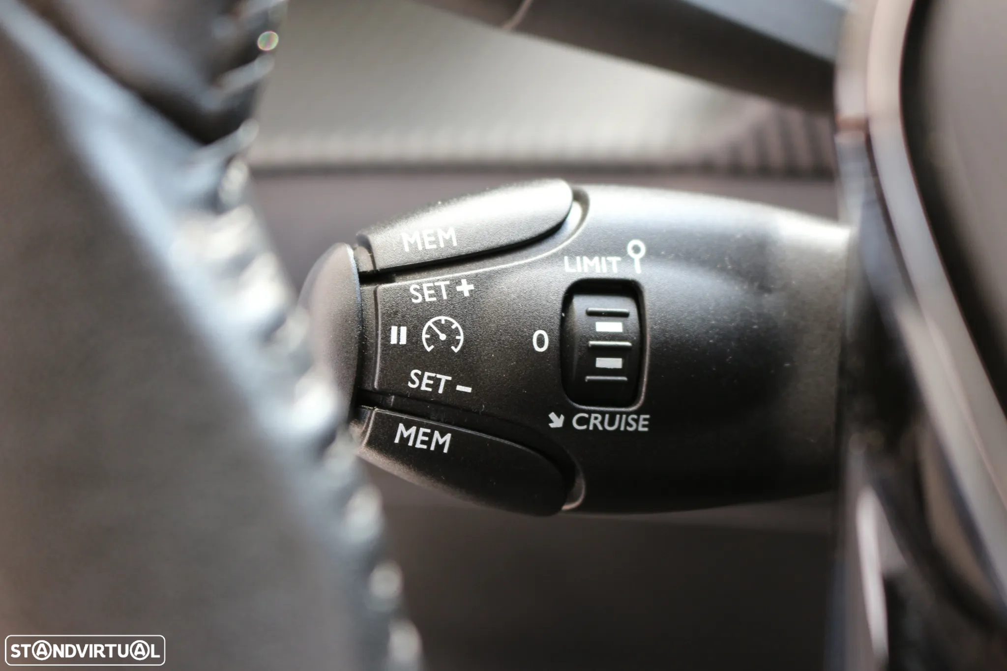 Peugeot e-2008 Allure+ - 24