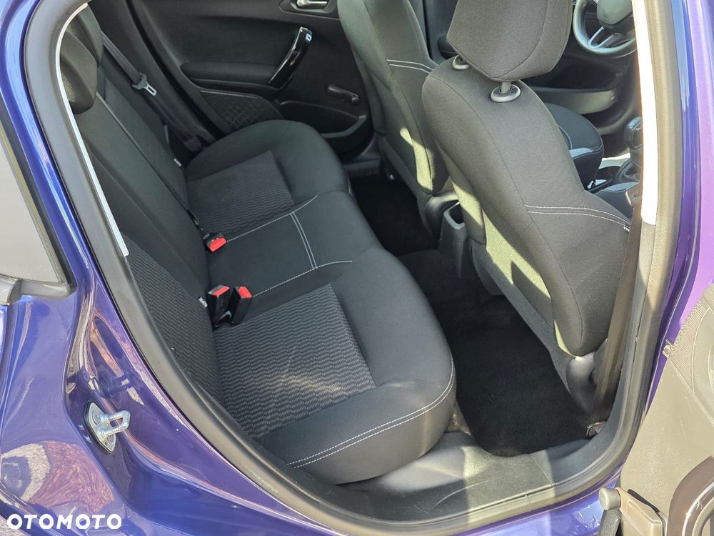 Peugeot 208 - 12