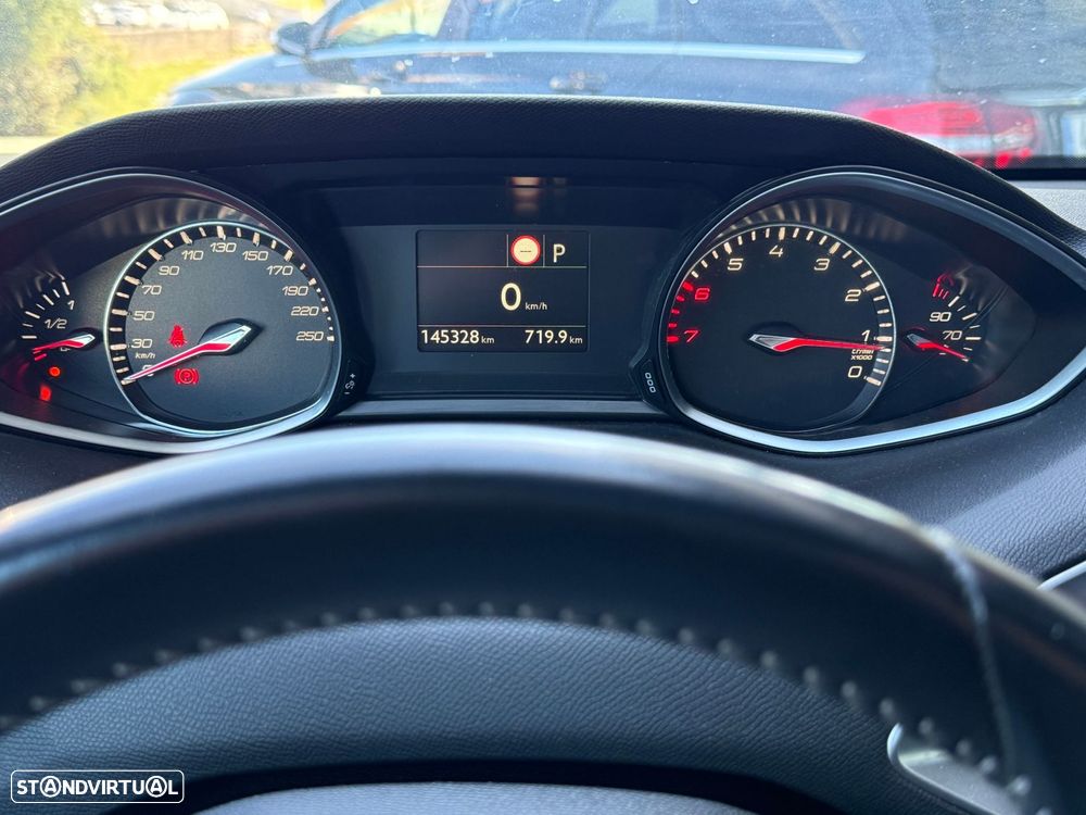 Peugeot 308 1.2 PureTech Allure EAT8 - 29