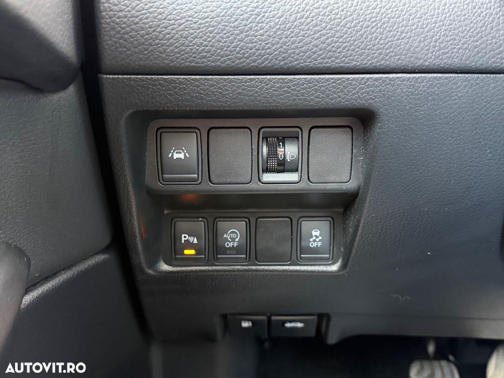 Nissan Qashqai 1.6 DCI N-Connecta - 24