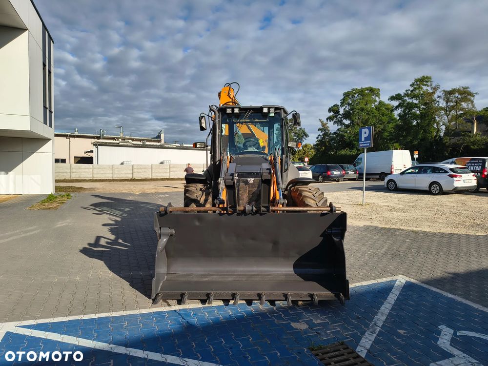 Case 695 SV 2023R - 4