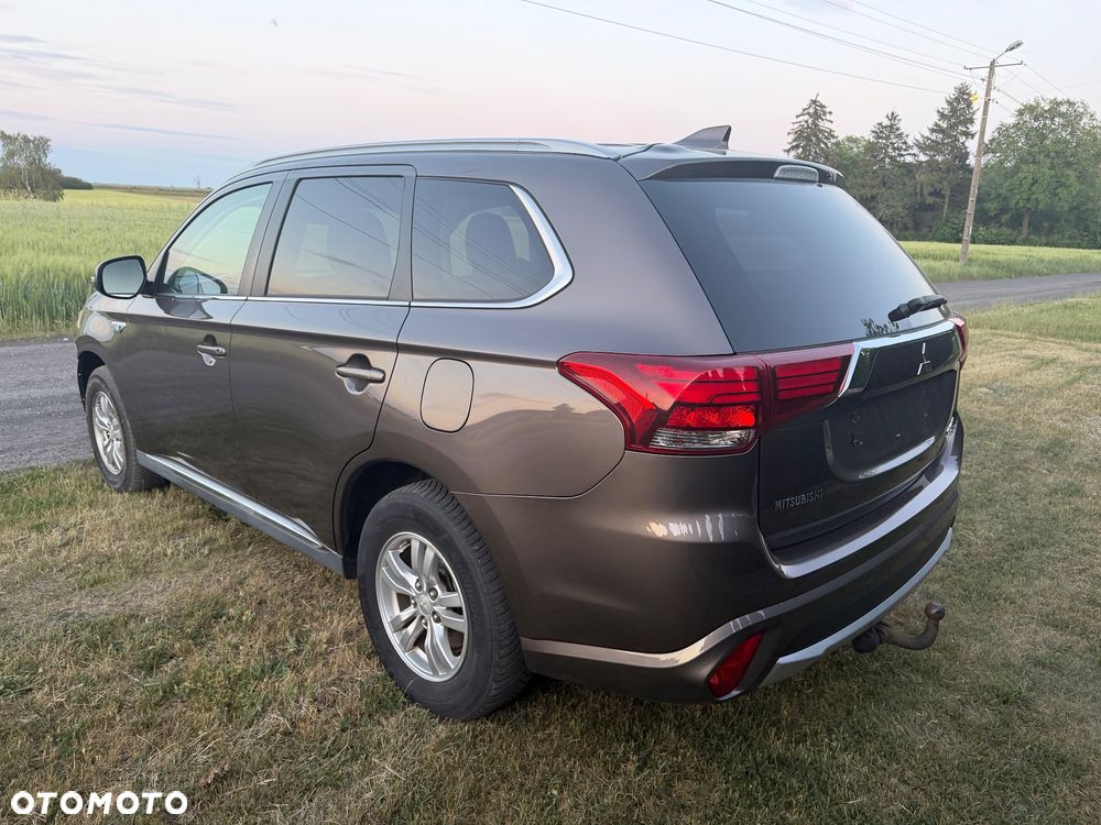 Mitsubishi Outlander Instyle NAVI + - 1
