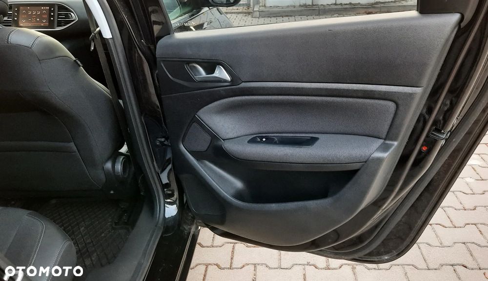Peugeot 308 1.5 BlueHDi Allure S&S - 22