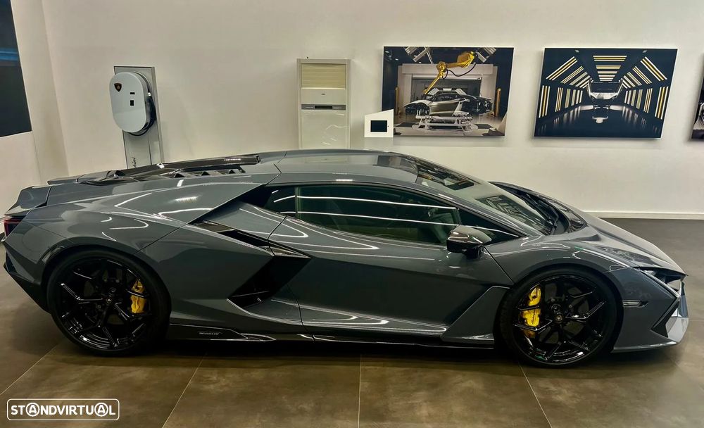 Lamborghini Revuelto - 4