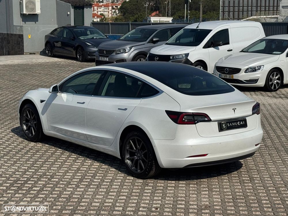 Tesla Model 3 - 5
