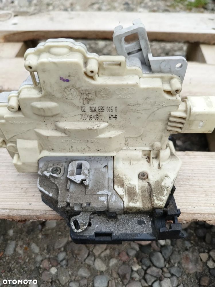 ZAMEK DRZWI PRAWY TYŁ VOLKSWAGEN PASSAT B6 06r KOMBI 7PIN 3C4839016A - 2