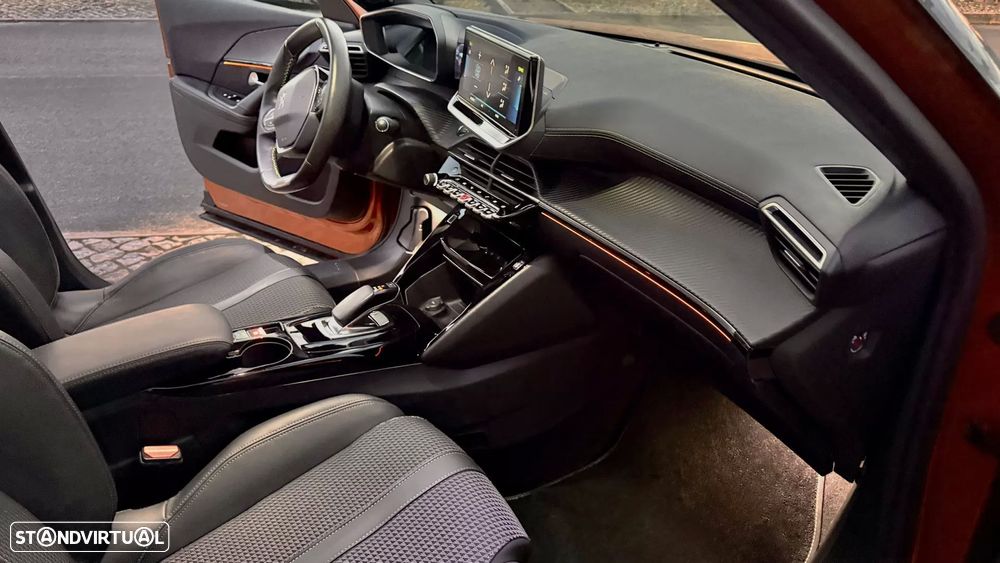 Peugeot e-2008 50 kWh GT - 15