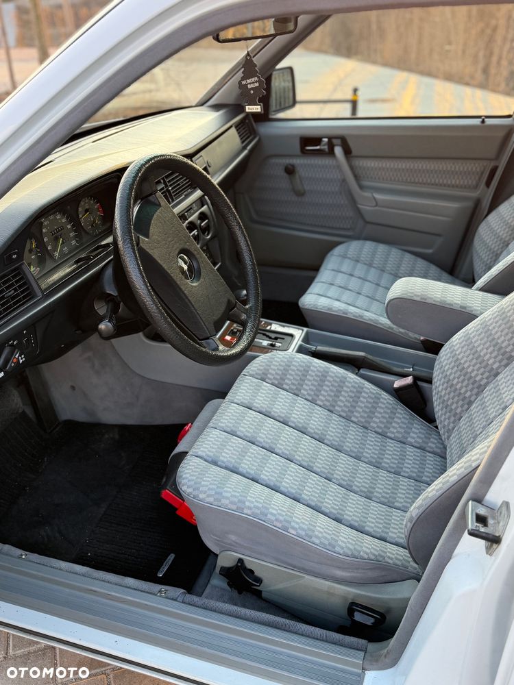 Mercedes-Benz W201 (190) - 5