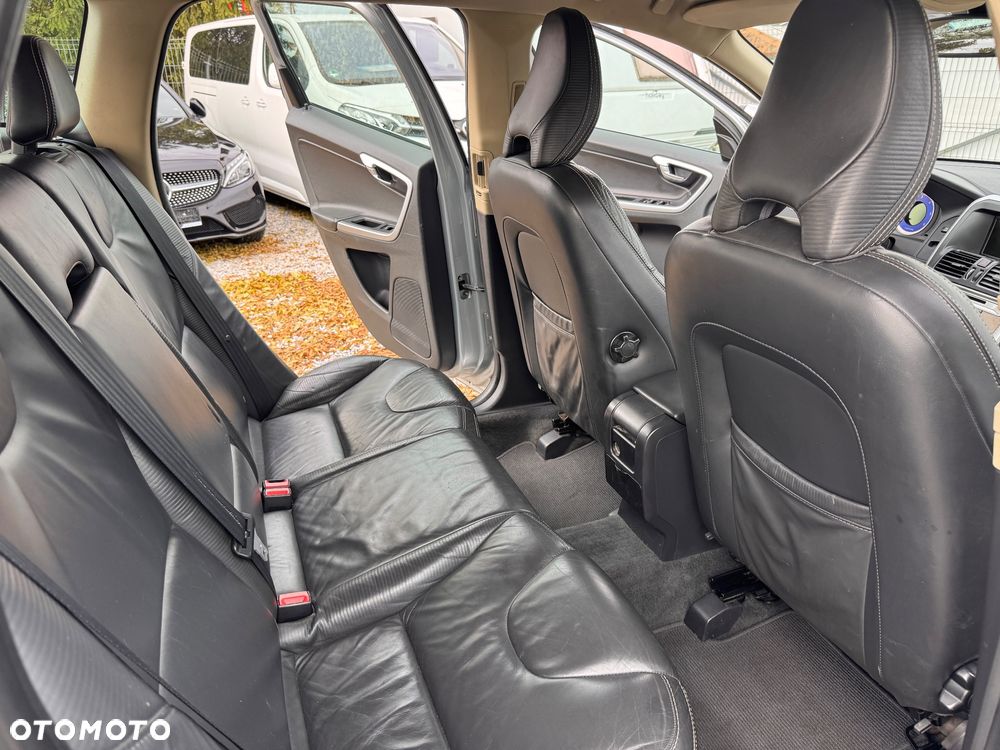 Volvo XC 60 D3 R Design - 16