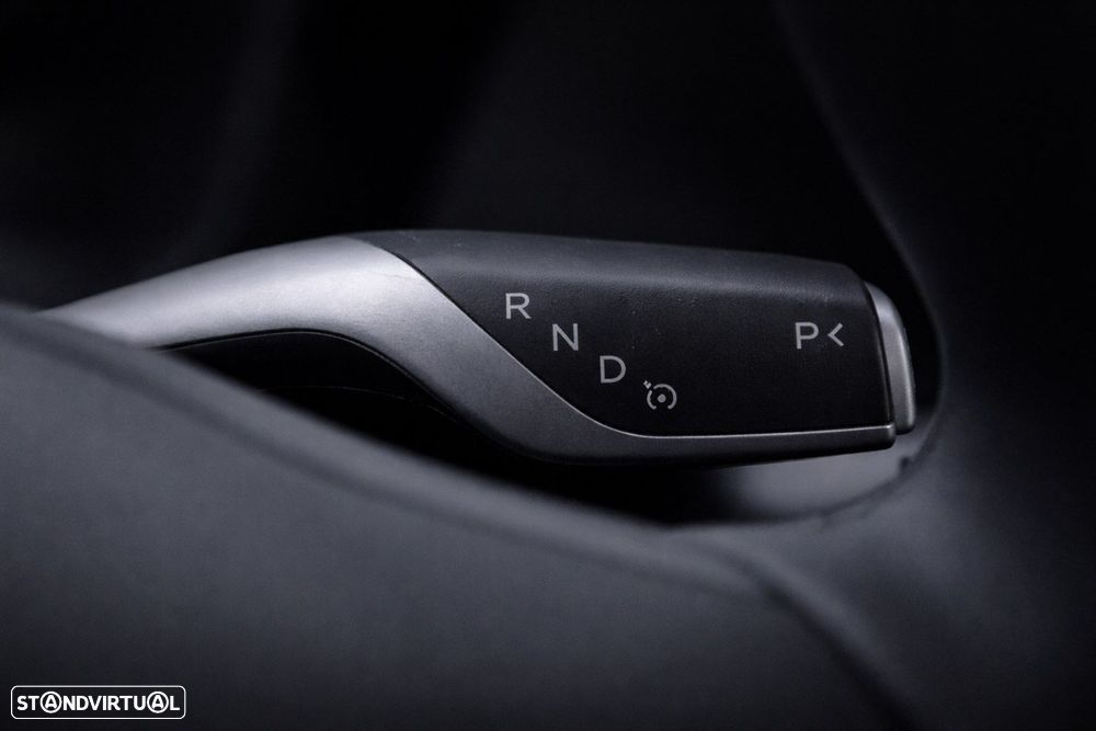 Tesla Model Y Standard RWD - 27