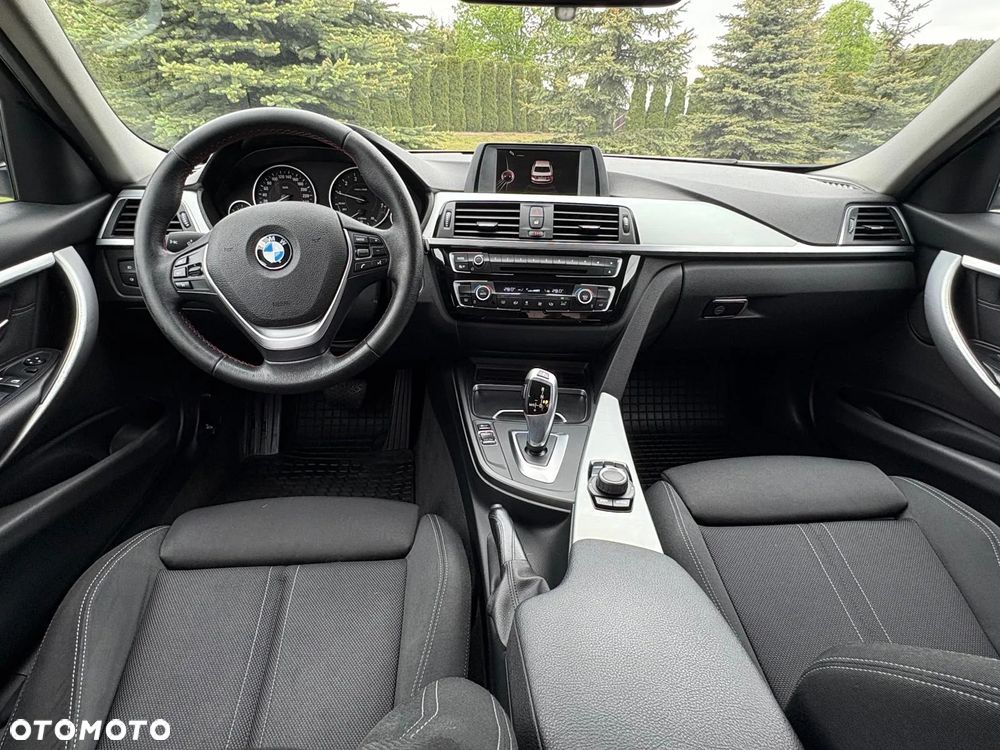 BMW Seria 3 318i M Sport - 12