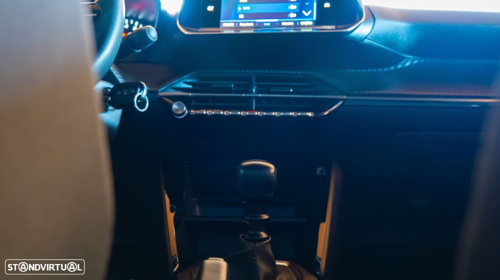 Peugeot 2008 1.2 PureTech Active Pack - 23