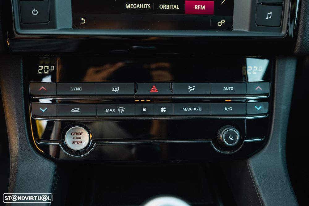 Jaguar F-Pace 2.0 i4D Pure - 38