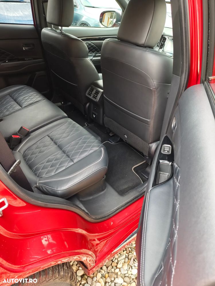 Mitsubishi Outlander PHEV 2.4 L 4X4 Instyle+ - 13