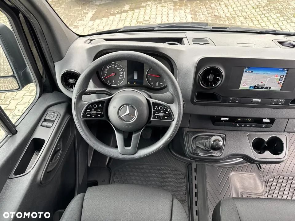 Mercedes-Benz Sprinter - 24