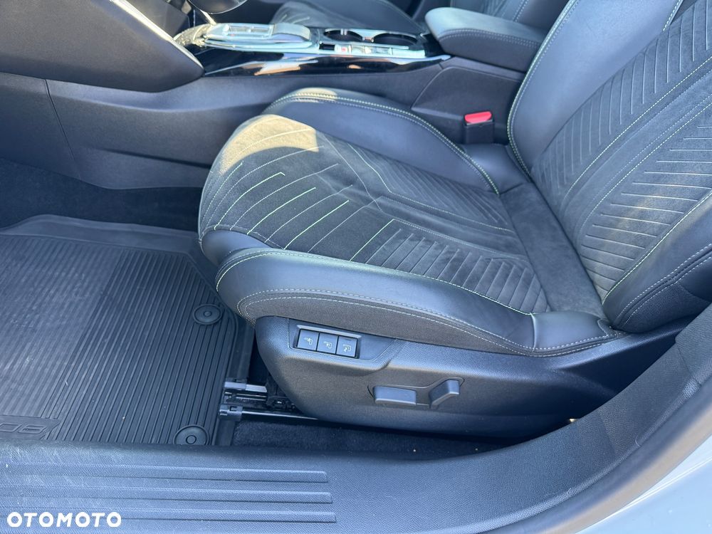 Peugeot 2008 PureTech 130 EAT8 GT Pack - 9