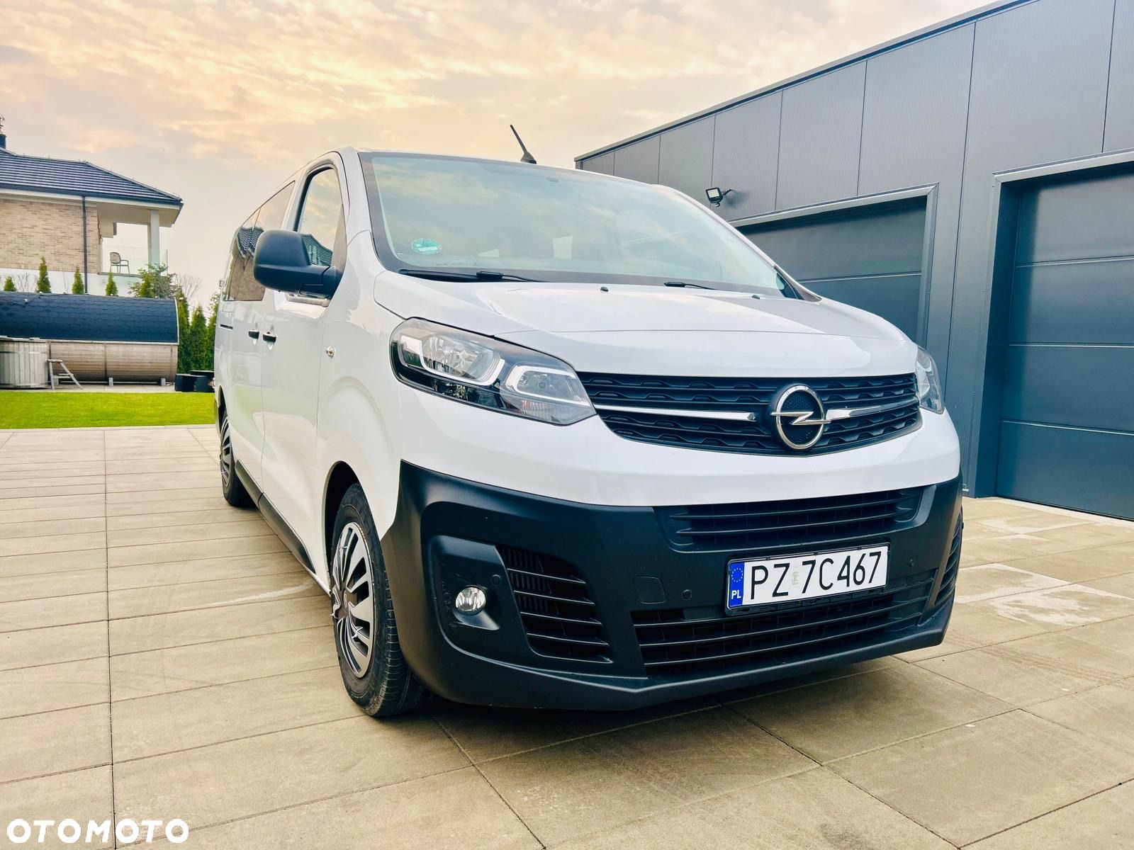 Opel Vivaro - 1