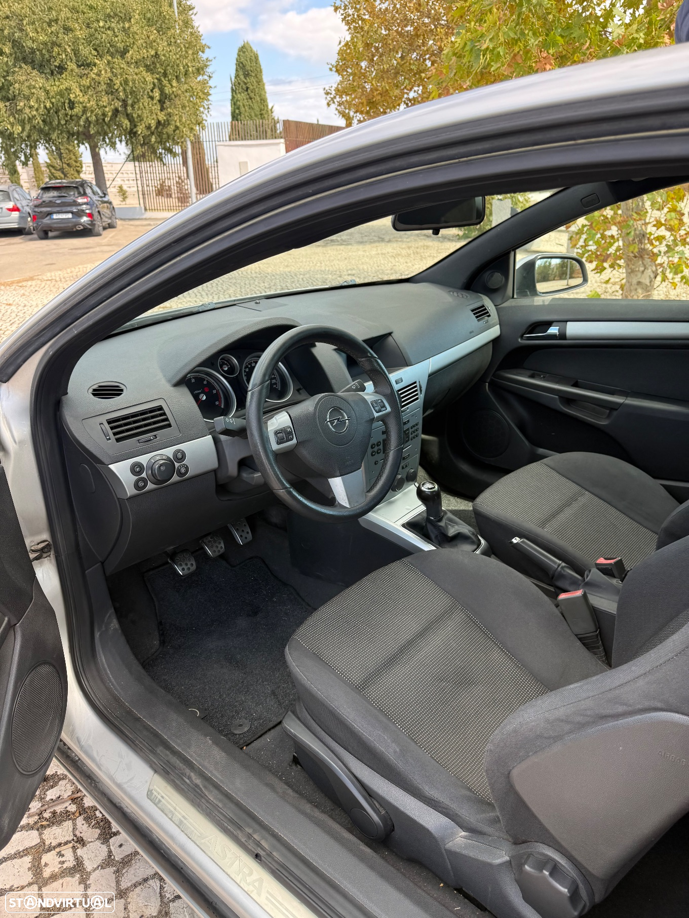 Opel Astra GTC 1.3 CDTi - 11