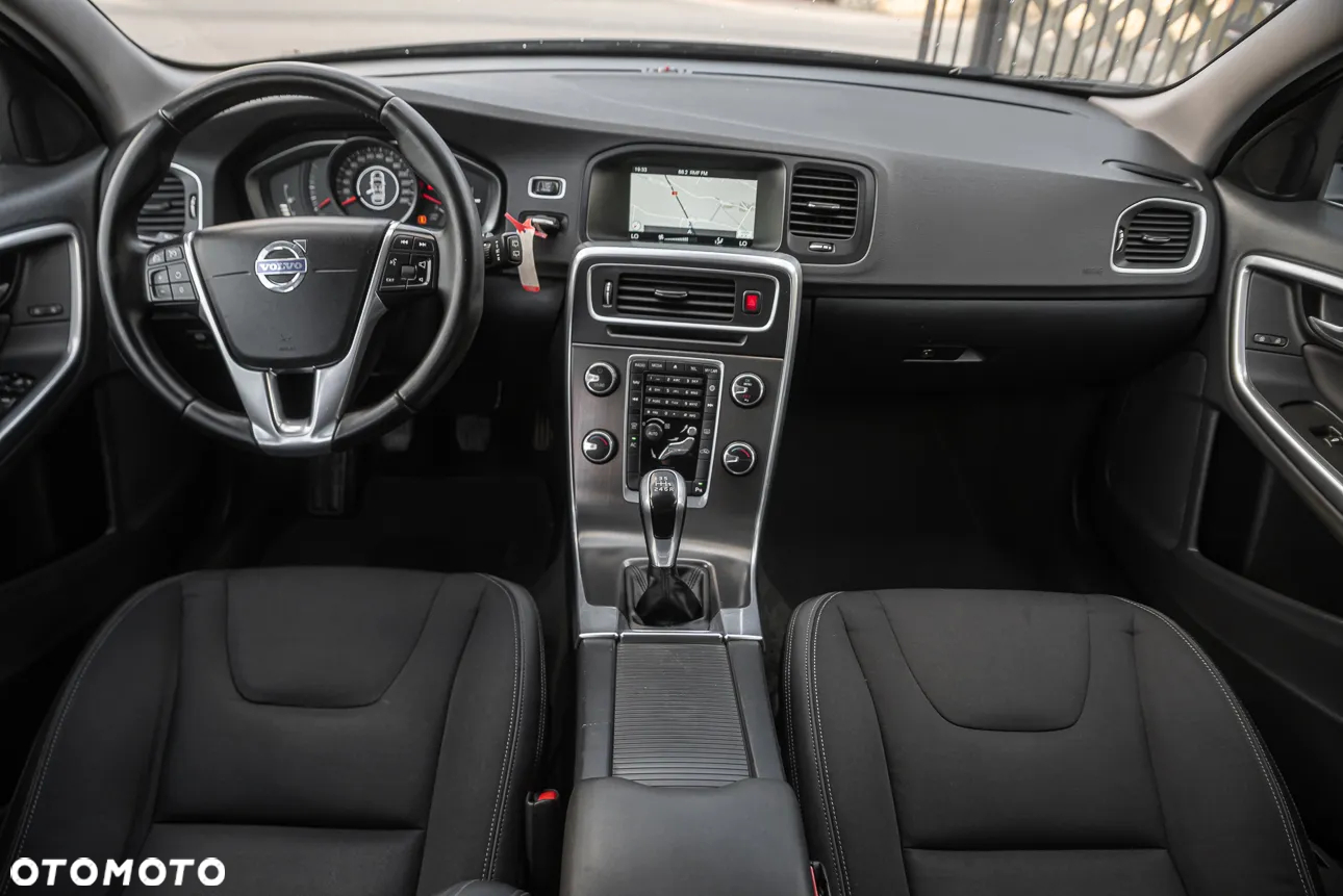 Volvo V60 D4 Momentum - 11