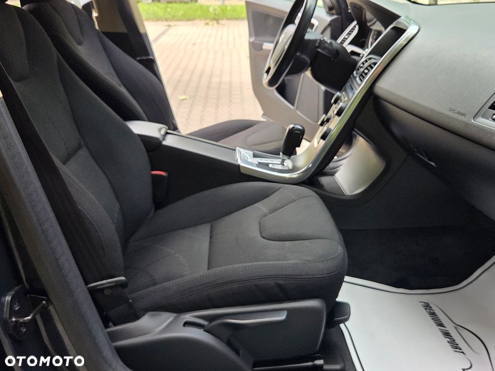 Volvo XC 60 T5 Powershift Momentum - 6