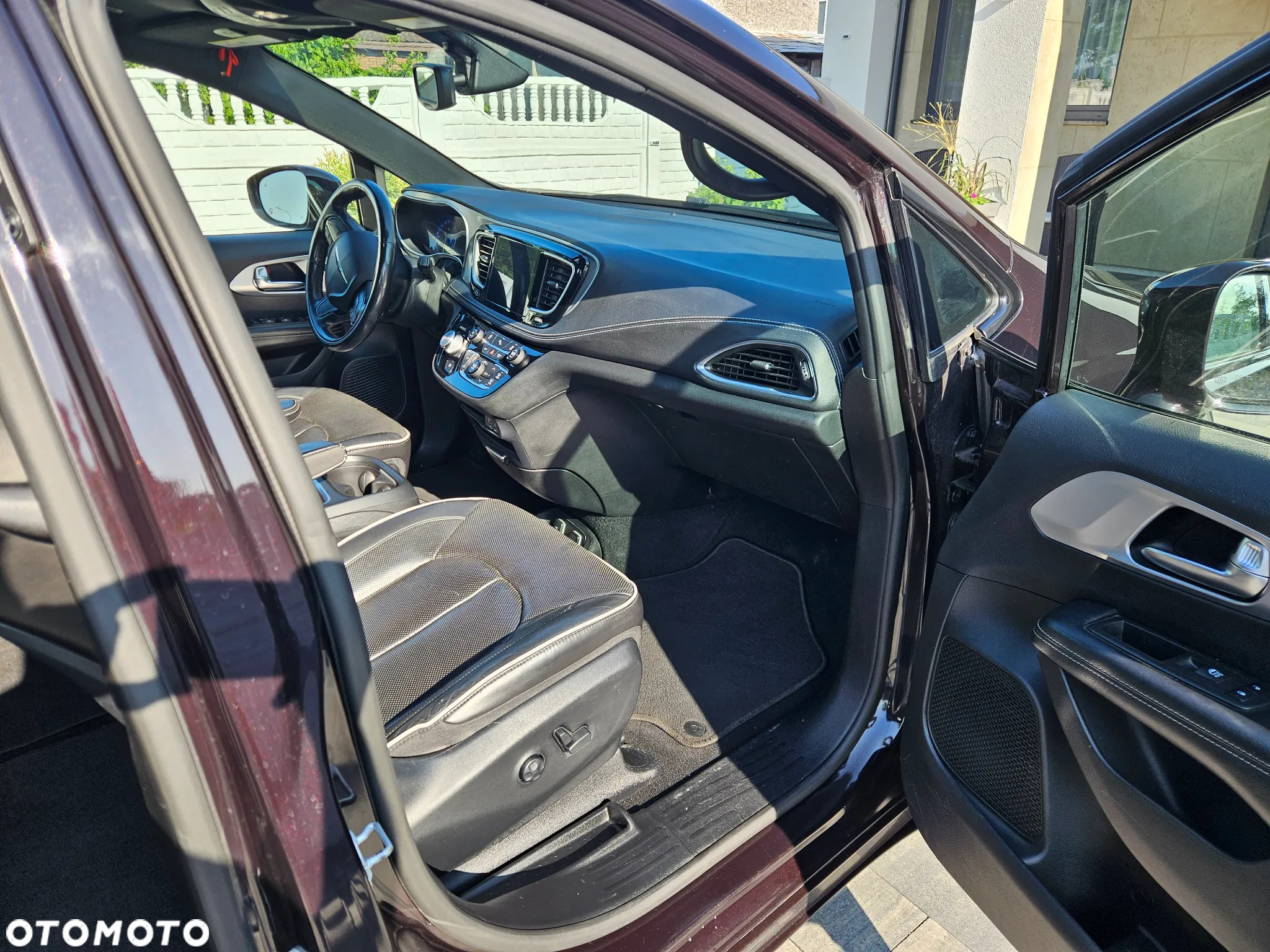 Chrysler Pacifica - 12