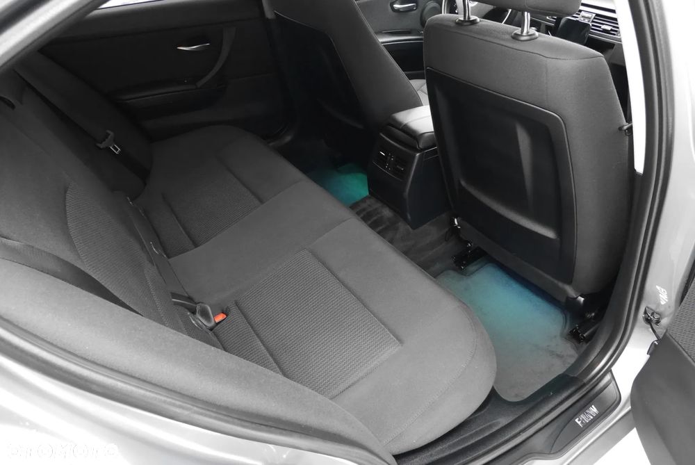 BMW Seria 3 318i - 19