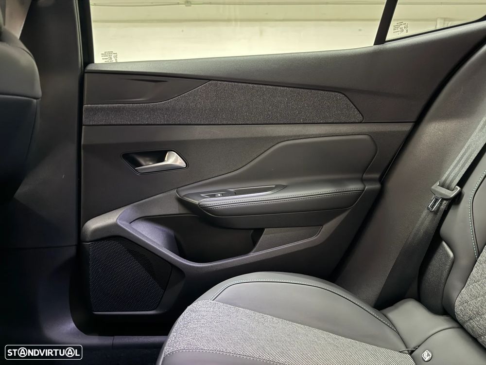 Peugeot 408 225 e-EAT8 Allure - 13