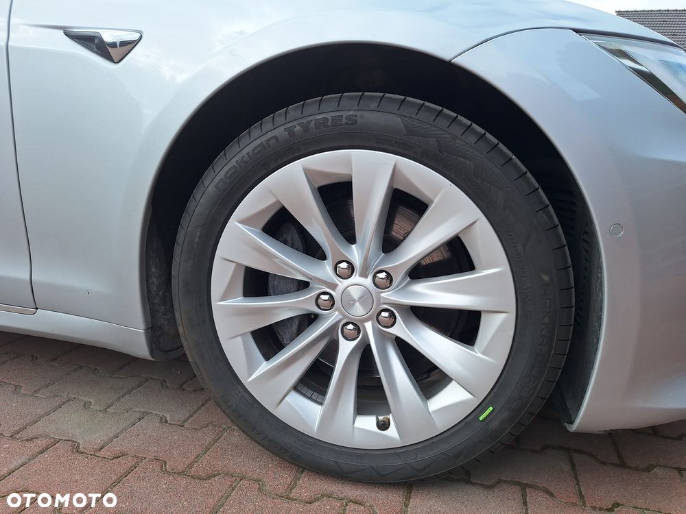Tesla Model S - 12