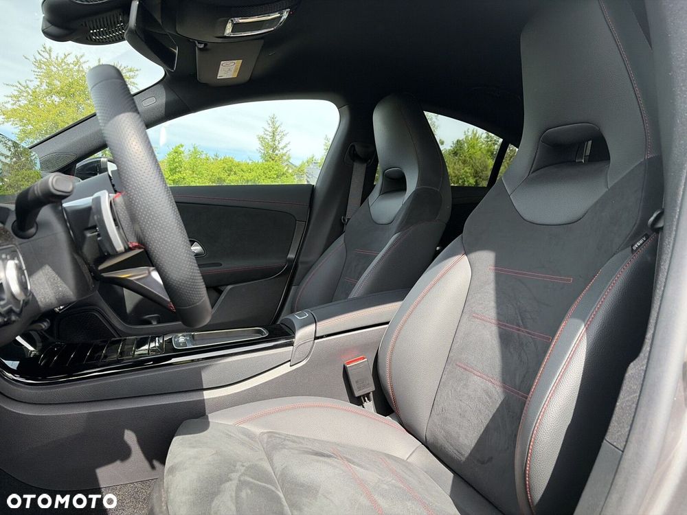 Mercedes-Benz CLA 200 AMG Line 7G-DCT - 17