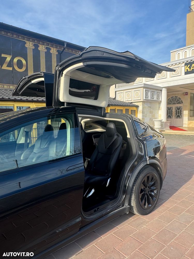 Tesla Model X - 5