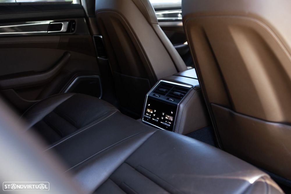 Porsche Panamera Sport Turismo 4 E-Hybrid - 29