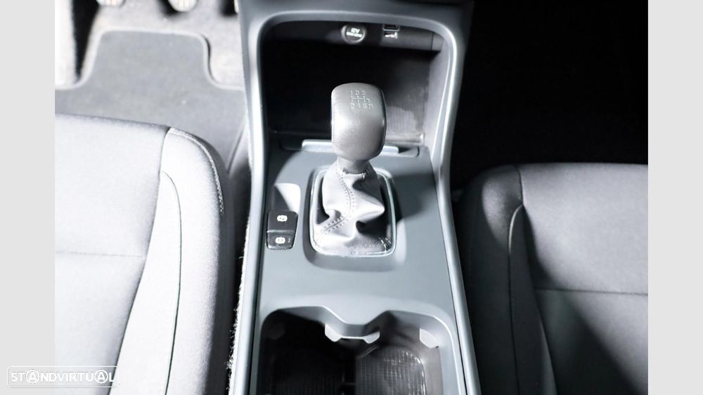 Volvo XC 40 1.5 T2 Momentum Plus — fotografia 16