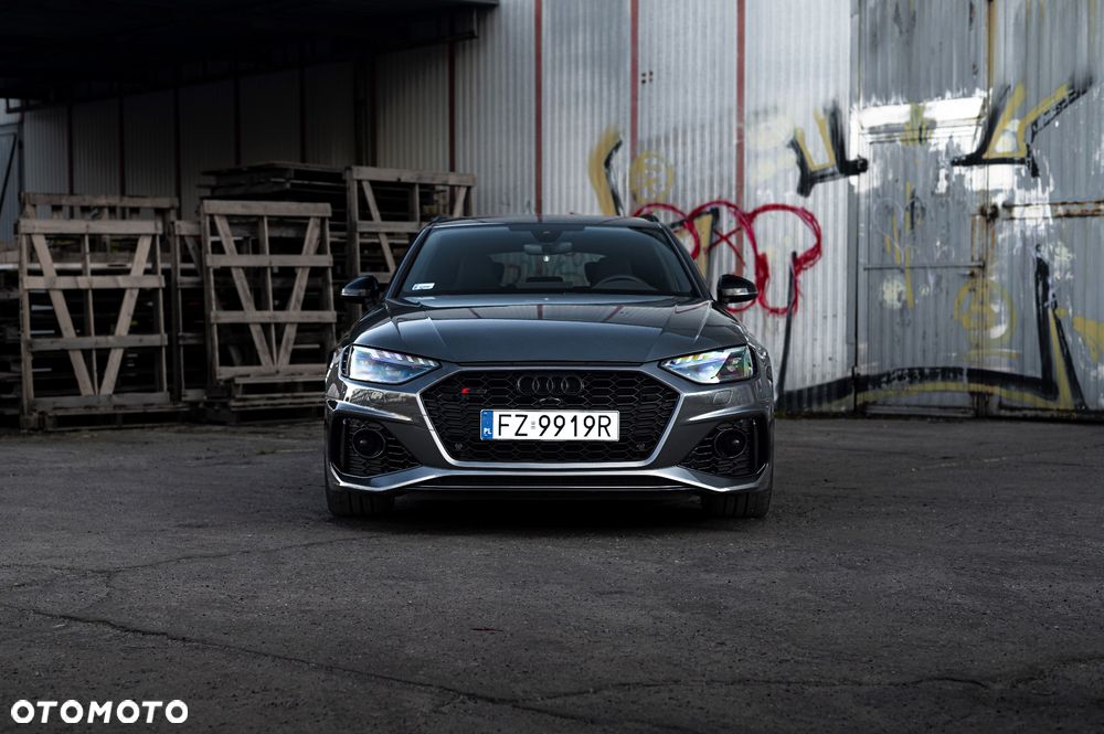 Audi RS4 Avant - 6