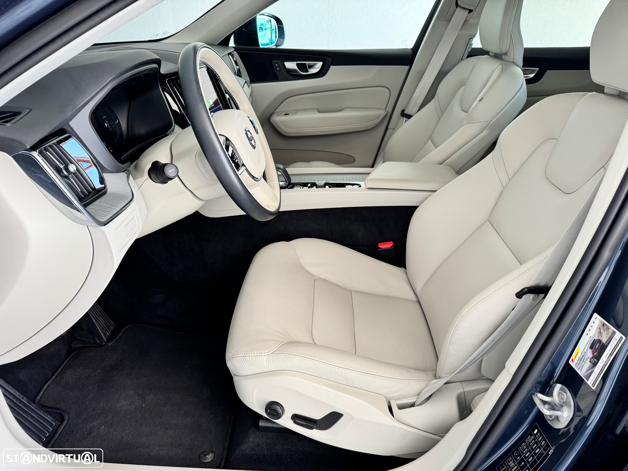 Volvo XC 60 2.0 T6 PHEV Core AWD - 11