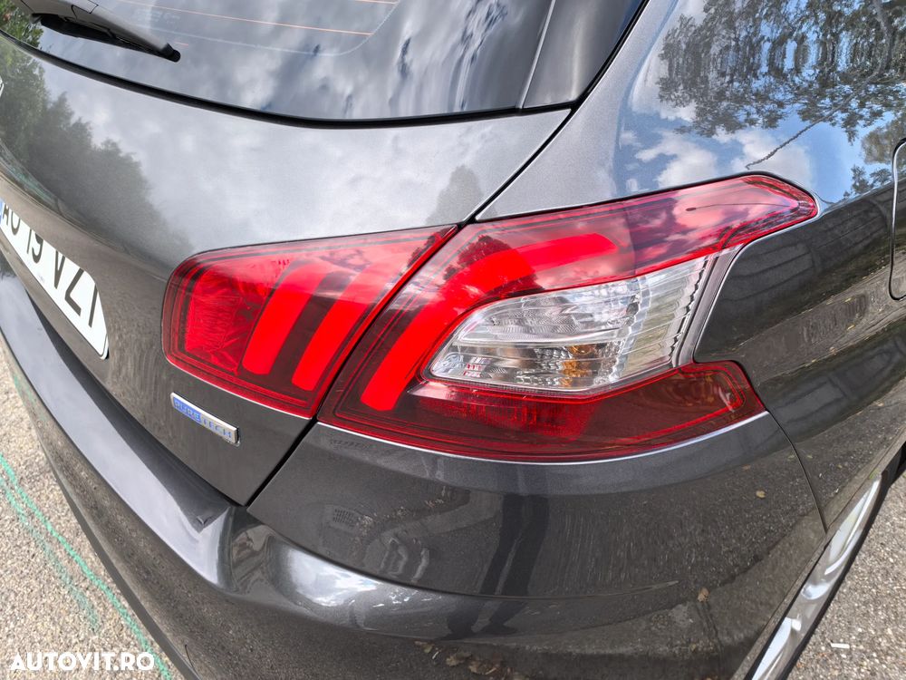 Peugeot 308 1.2 L PureTech Turbo Allure - 16