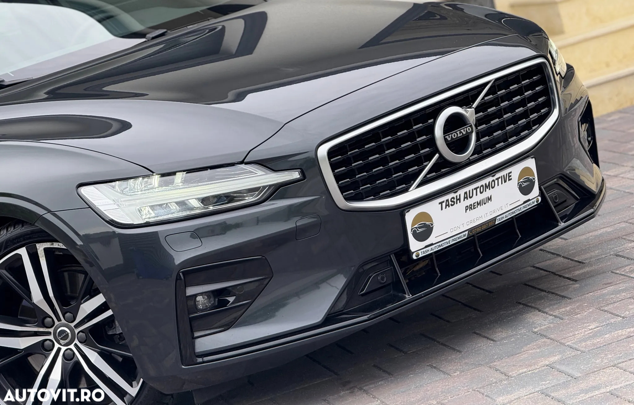 Volvo V60 T4 Geartronic R-Design - 11
