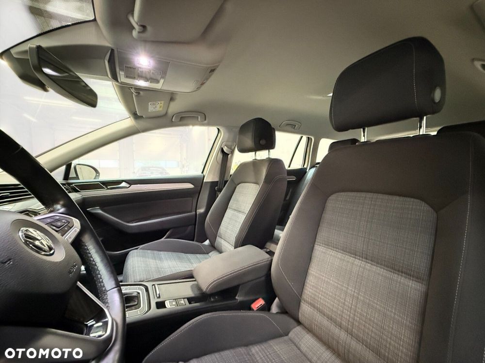 Volkswagen Passat 2.0 TDI Business DSG - 18